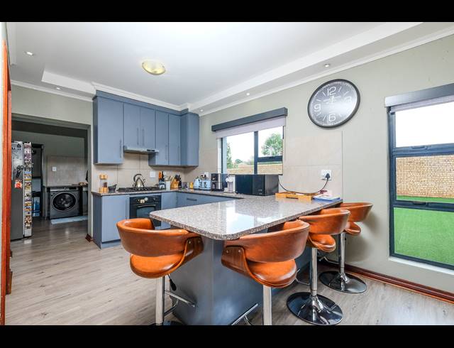 3 BEDROOM FREEHOLD FOR SALE IN CHANCLIFF RIDGE